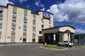 Гостиница Pomeroy Inn and Suites Chetwynd  Четвинд